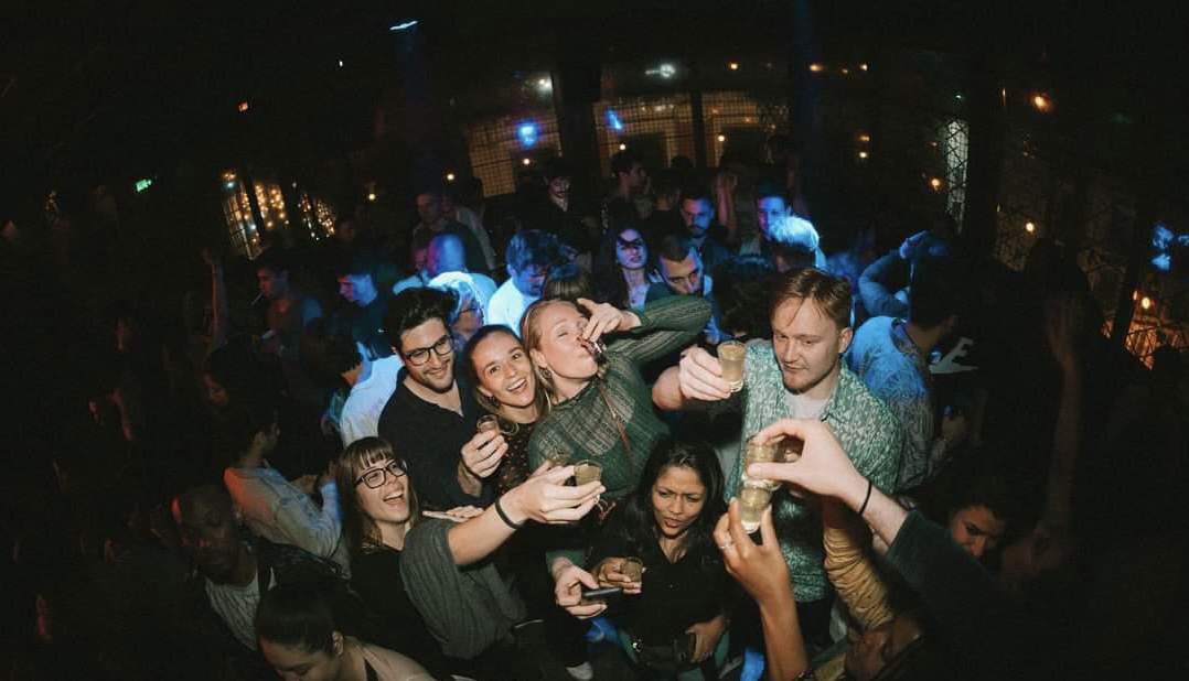 Pub Crawl Istanbul gallery 2