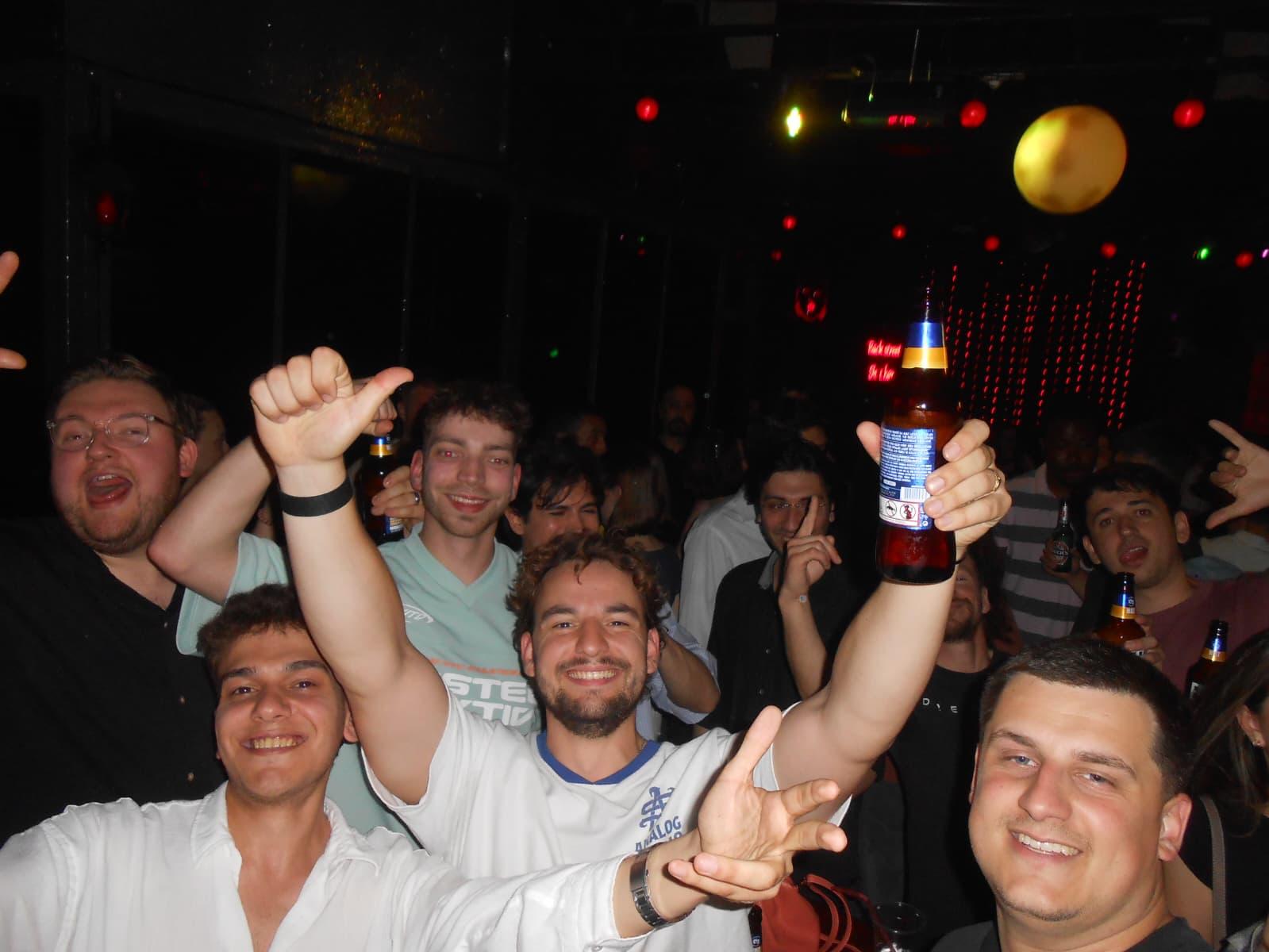 Pub Crawler Istanbul Moment 20